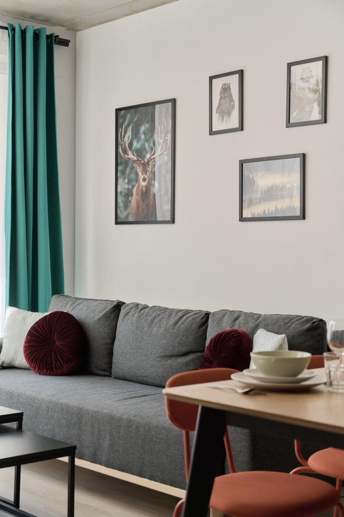 Fresh & Stylish In With Parking & Balcony By Renters *
