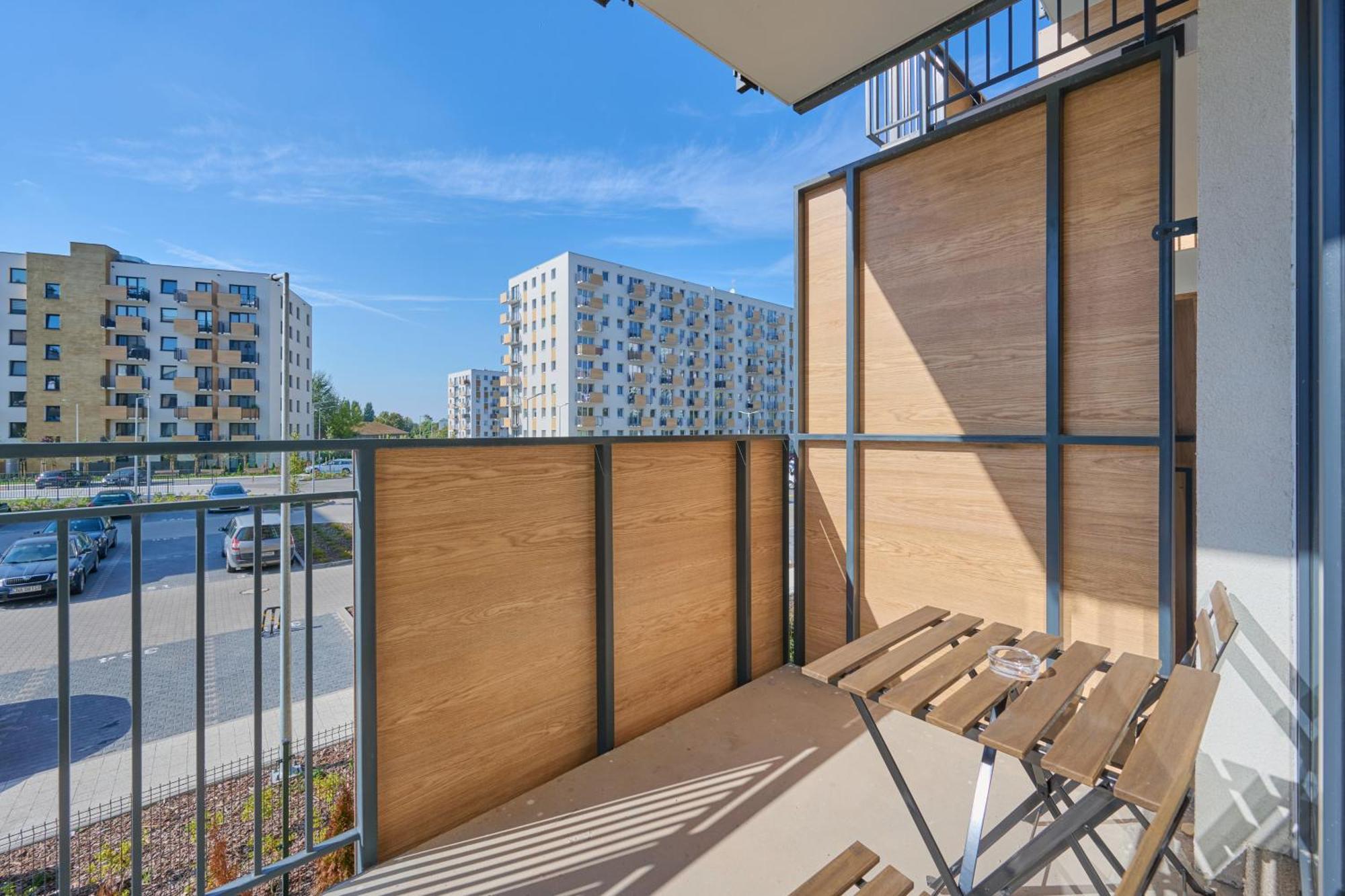 Fresh & Stylish In With Parking & Balcony By Renters