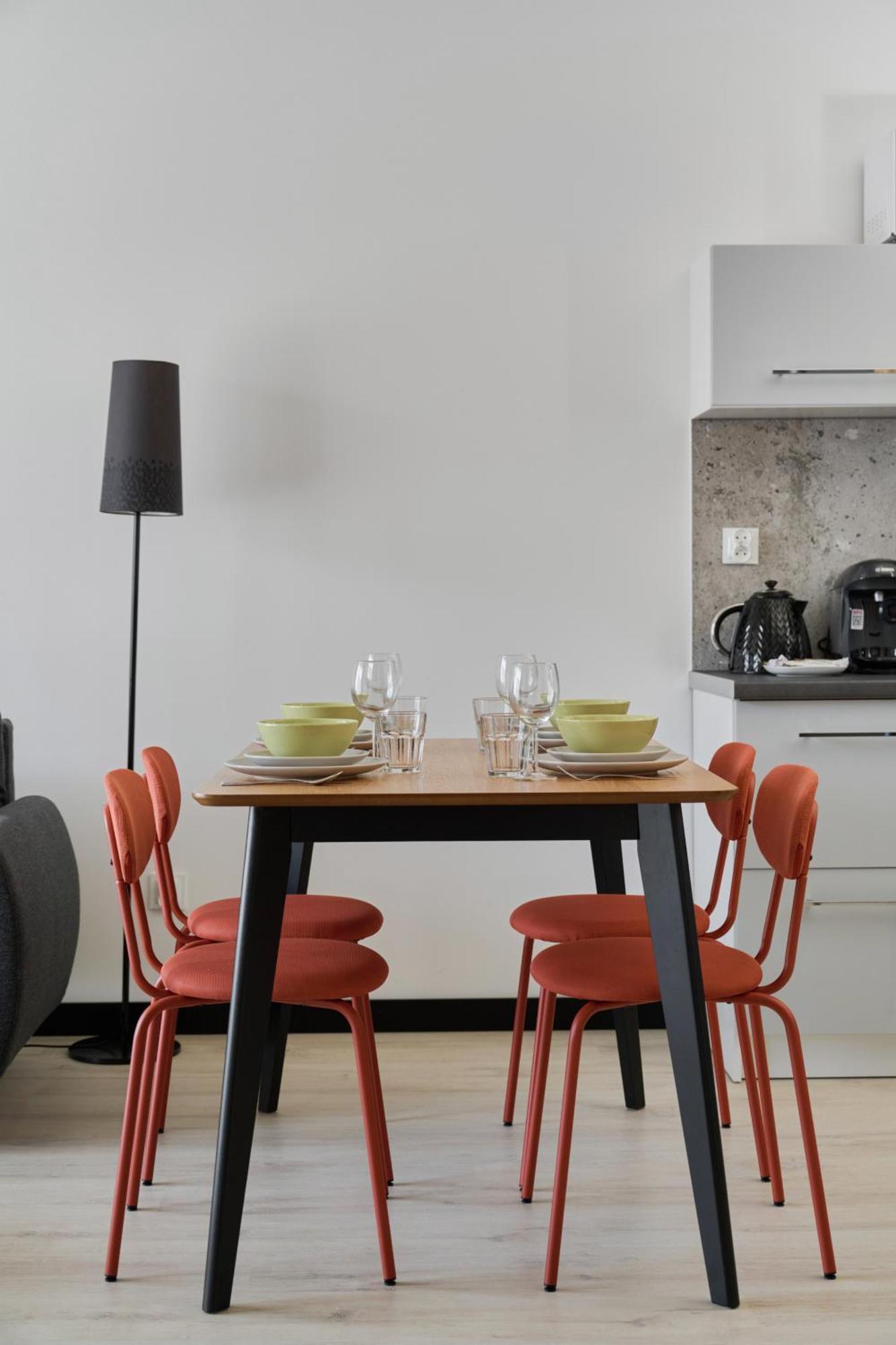Апартаменти Fresh & Stylish In With Parking & Balcony By Renters