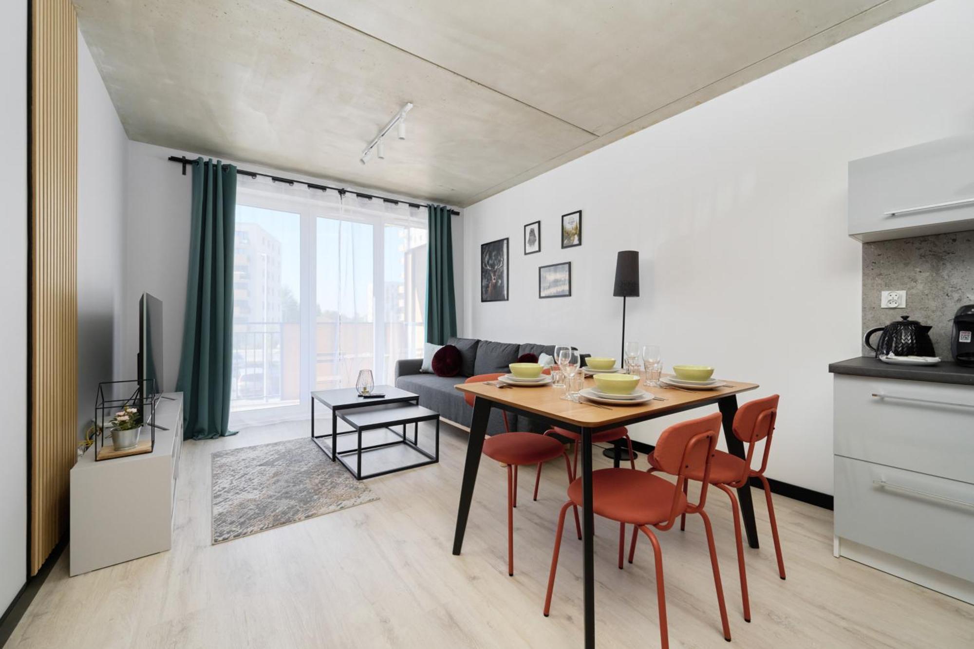 Апартаменти Fresh & Stylish In With Parking & Balcony By Renters Познань