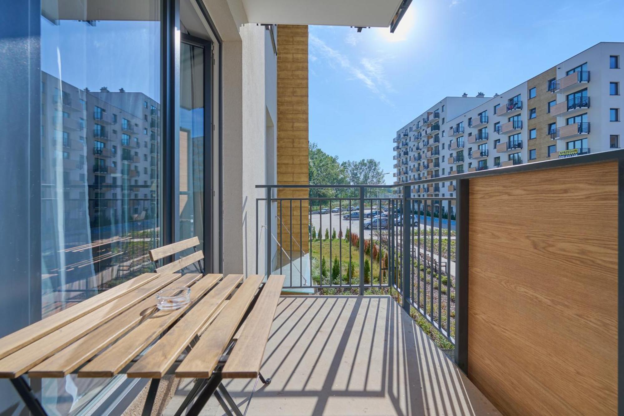 Fresh & Stylish In With Parking & Balcony By Renters Познань
