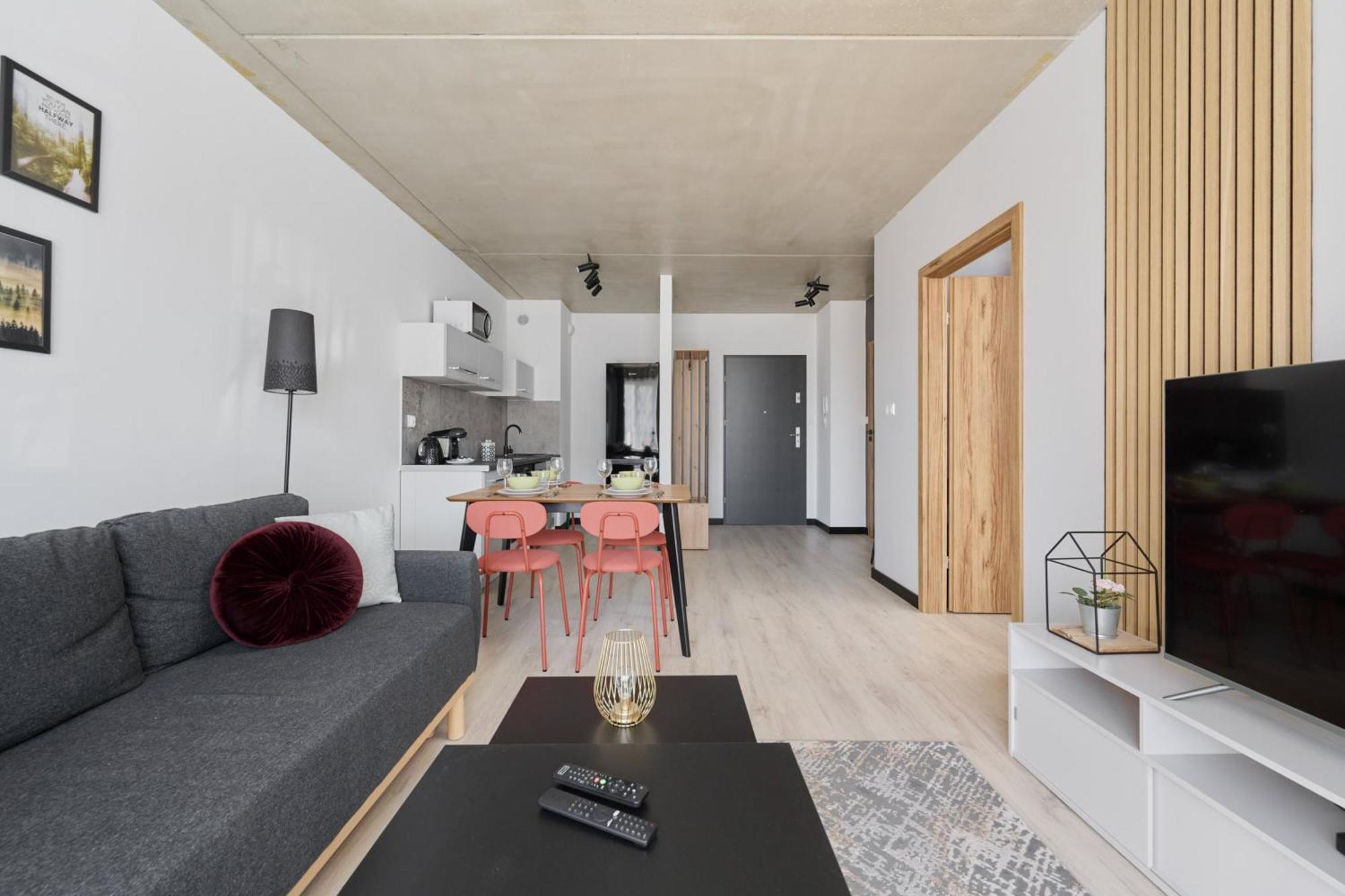 Fresh & Stylish In With Parking & Balcony By Renters * Познань