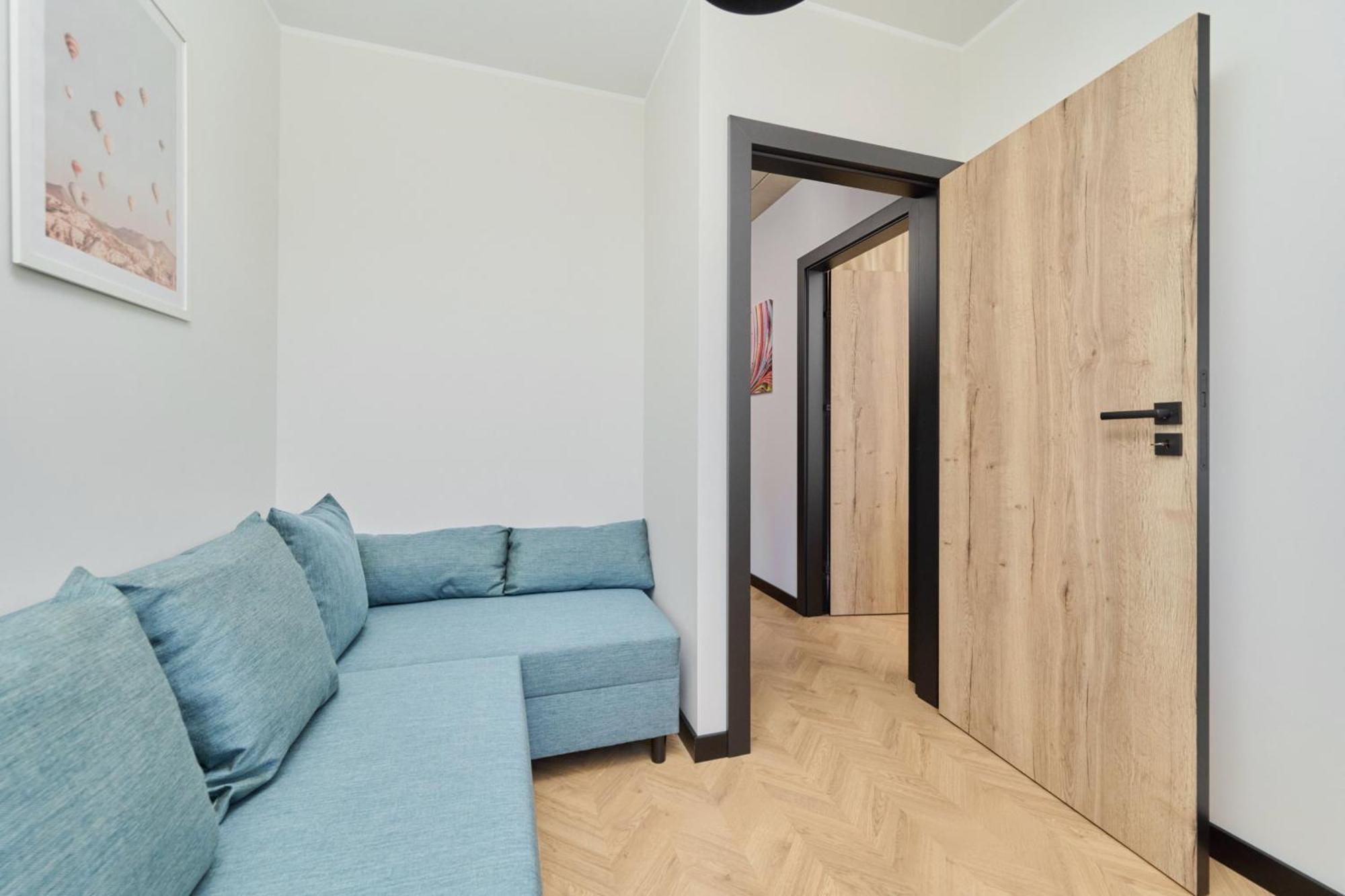 Апартаменти Fresh & Stylish In With Parking & Balcony By Renters